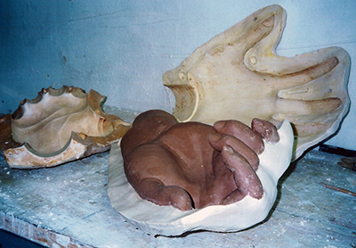 moulage mains géant Ath